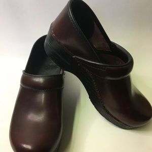 Dansko Professional Clogs 38 oxblood